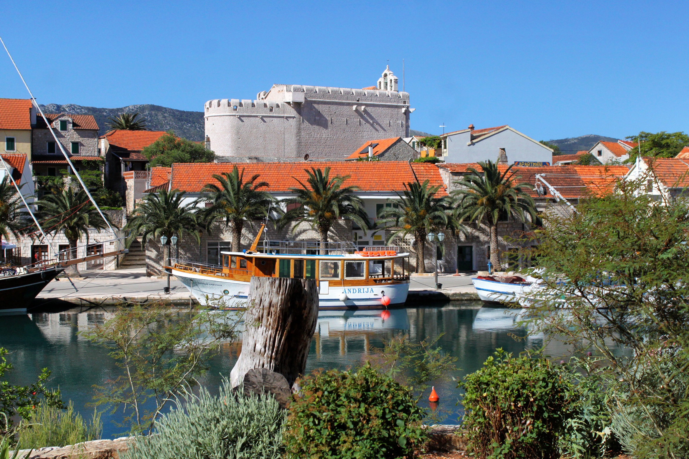 Two bedroom apartment with terrace and sea view Vrboska, Hvar  A-a