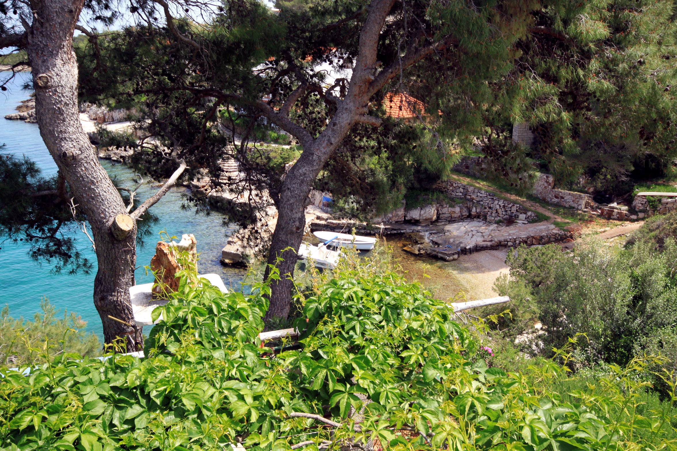 Two bedroom apartment near beach Basina, Hvar  A-a