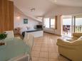 Obývací pokoj Krk, Obývací pokoj v ubytování typu apartment, s klimatizací, domácí mazlíčci povoleni a WiFi.