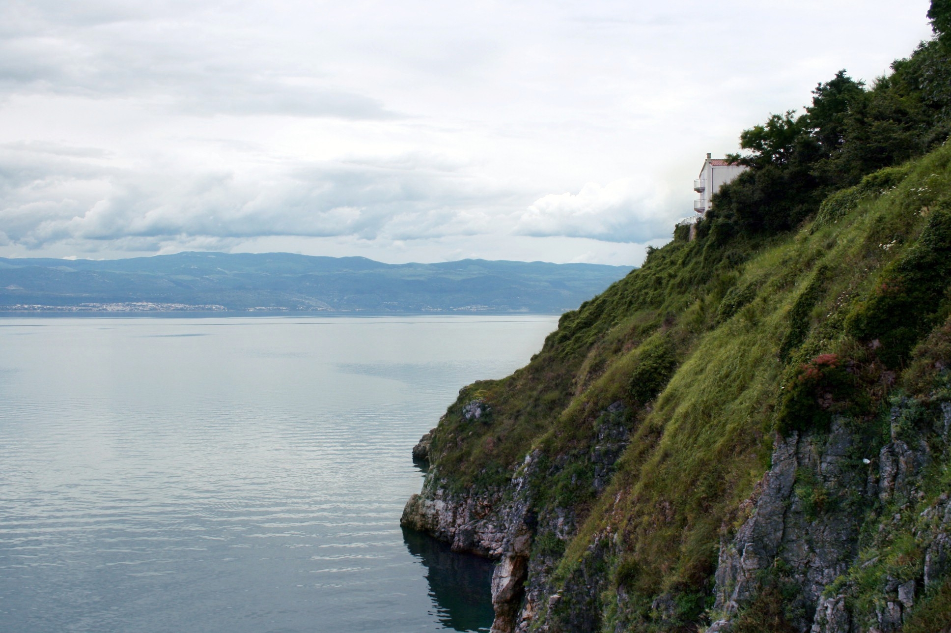 Dvosobna kuća s terasom i pogledom na more Vrbnik, Krk  K