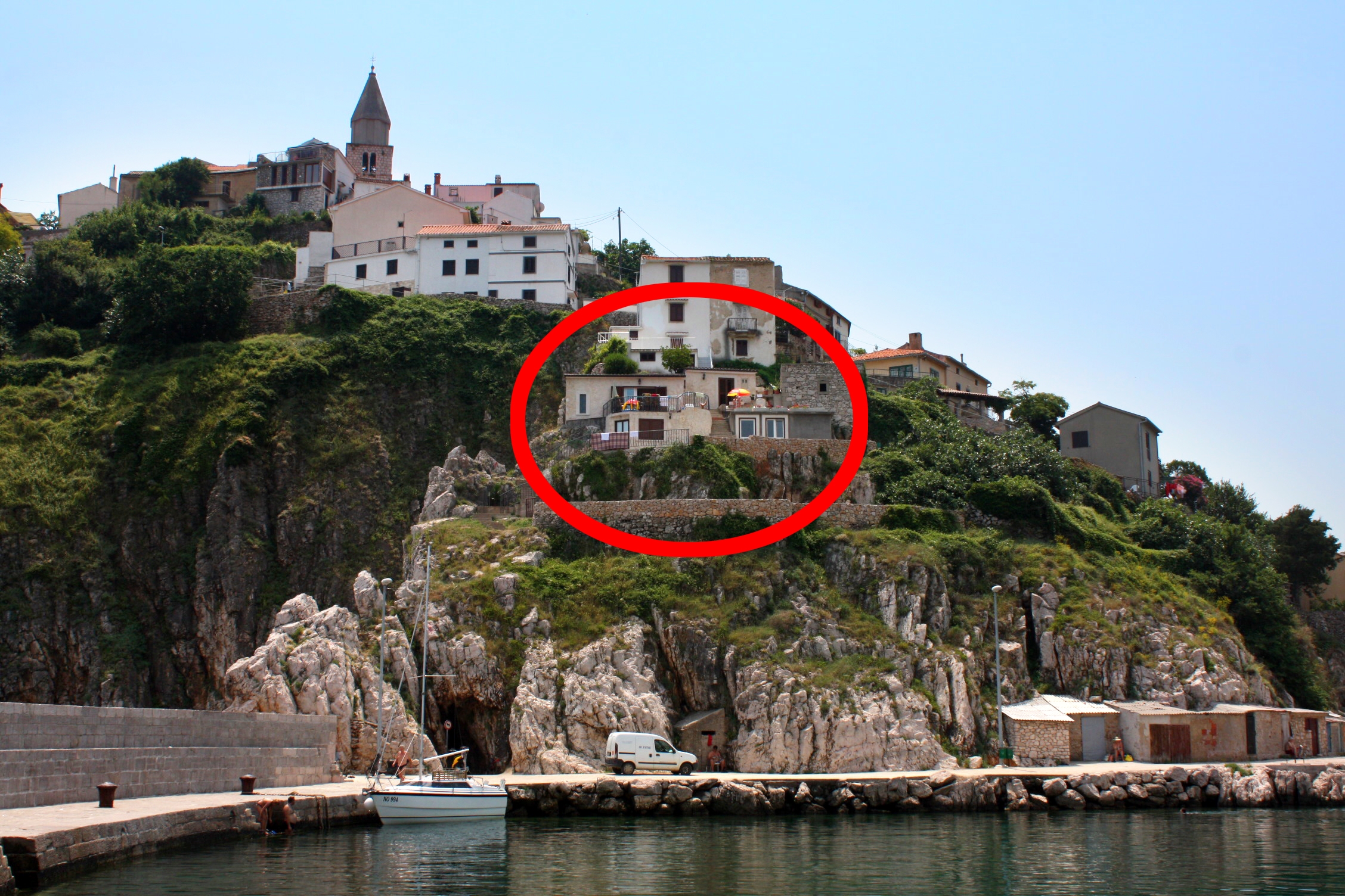 Dvosobna kuća s terasom i pogledom na more Vrbnik, Krk  K