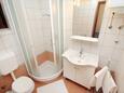 Koupelna Punat, Koupelna v ubytování typu studio-apartment, domácí mazlíčci povoleni a WiFi.
