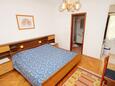 Ložnice Punat, Ložnice v ubytování typu studio-apartment, domácí mazlíčci povoleni a WiFi.
