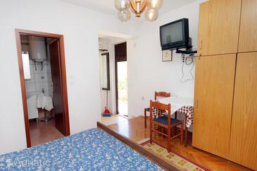 Punat, Comedor in the studio-apartment, (pet friendly) y WiFi.