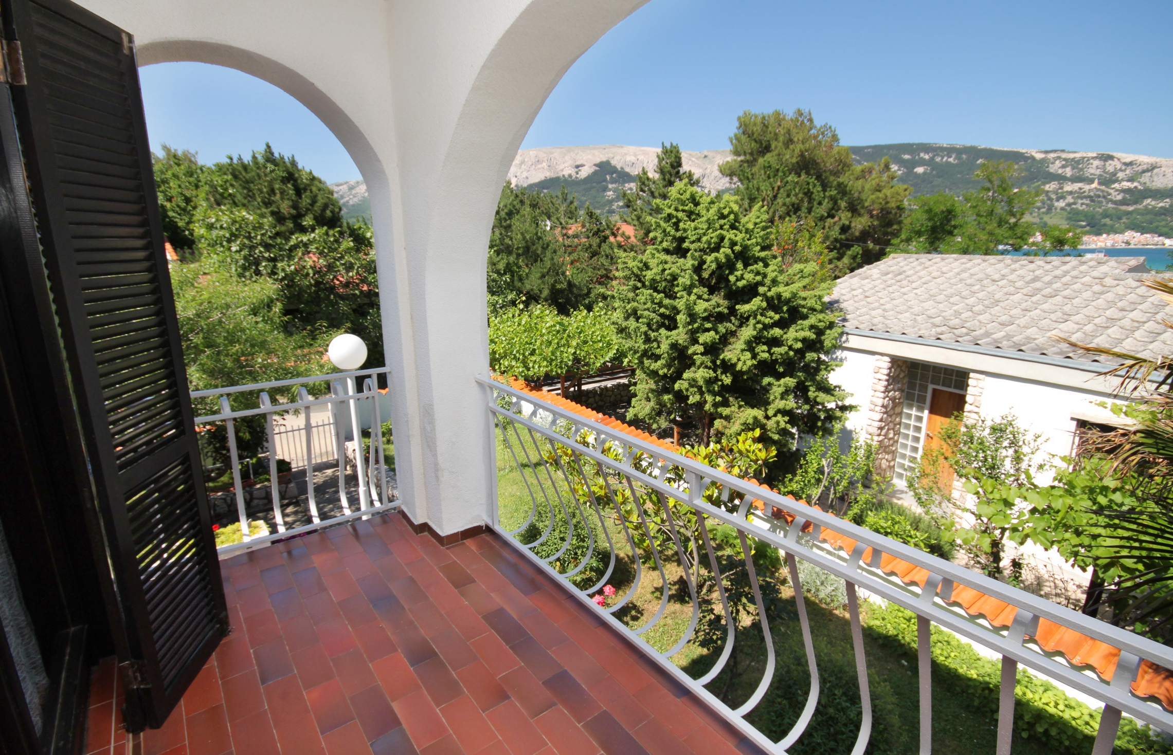 Two bedroom apartment with terrace and sea view Baška, Krk  A-a