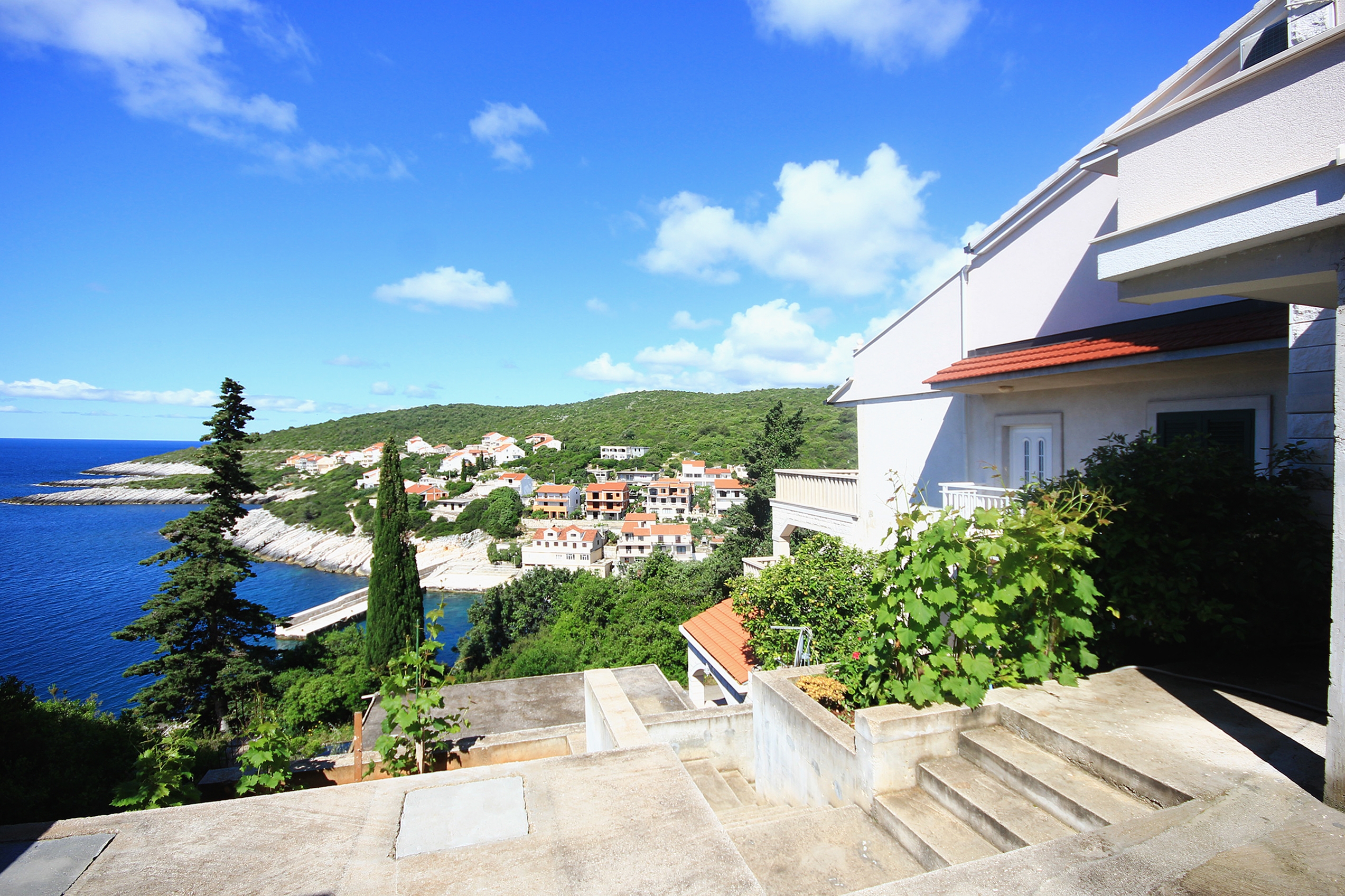 Three bedroom apartment with terrace and sea view Zavalatica, Korčula (A-545-a)