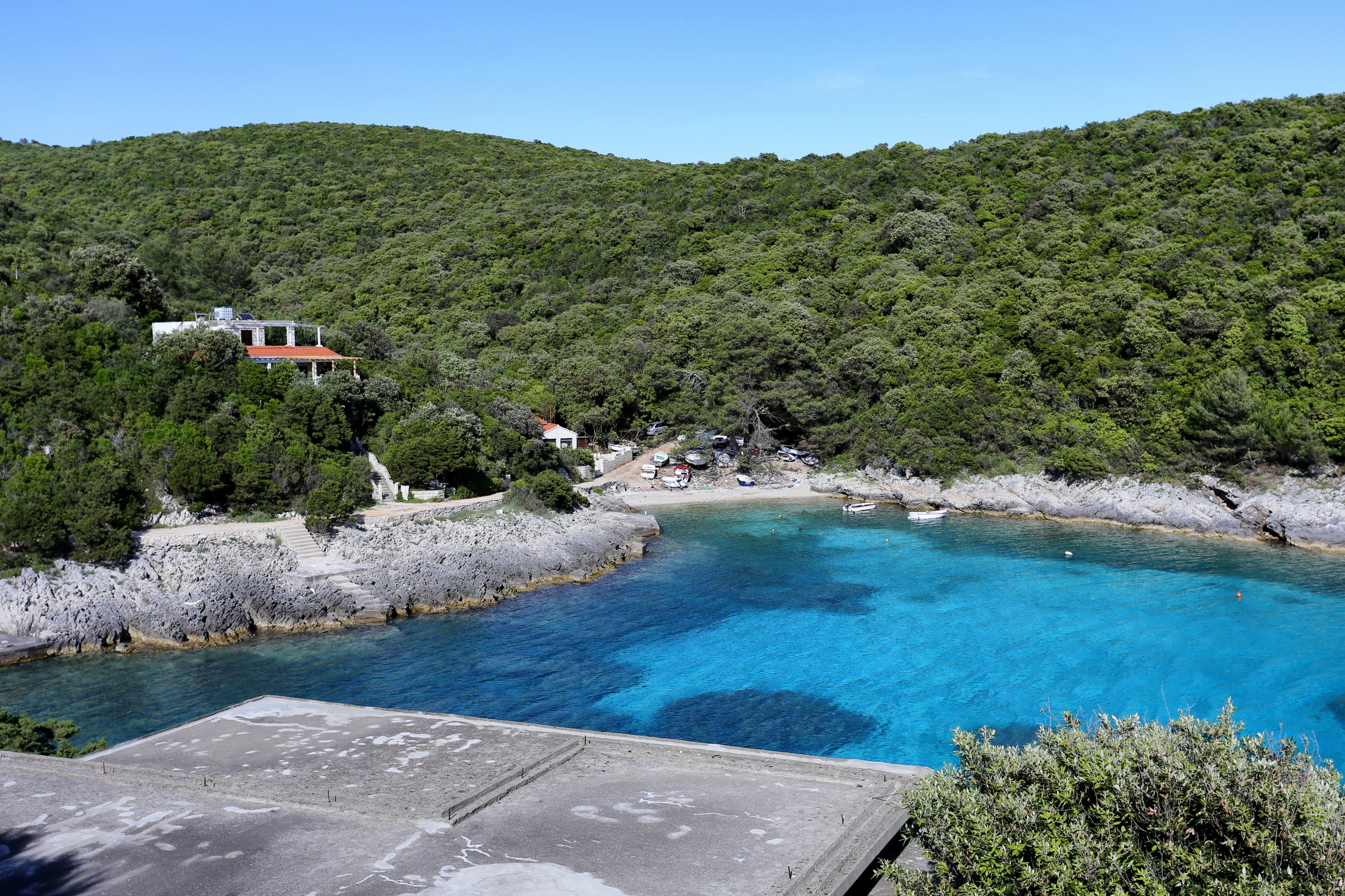 One bedroom apartment near beach Cove Rasohatica, Korčula  A-a