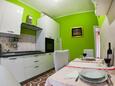 Jídelna Malinska, Jídelna v ubytování typu studio-apartment, s klimatizací a WiFi.