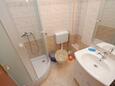 Ванная комната Njivice, Ванная комната в размещении типа apartment, WiFi.