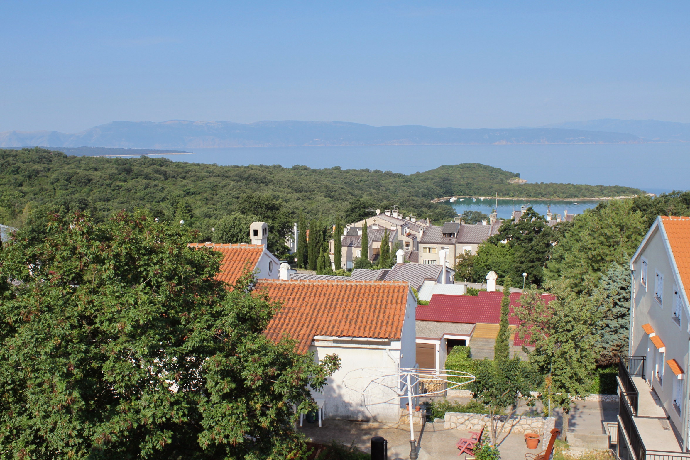 One bedroom apartment with terrace and sea view Njivice, Krk  A-e