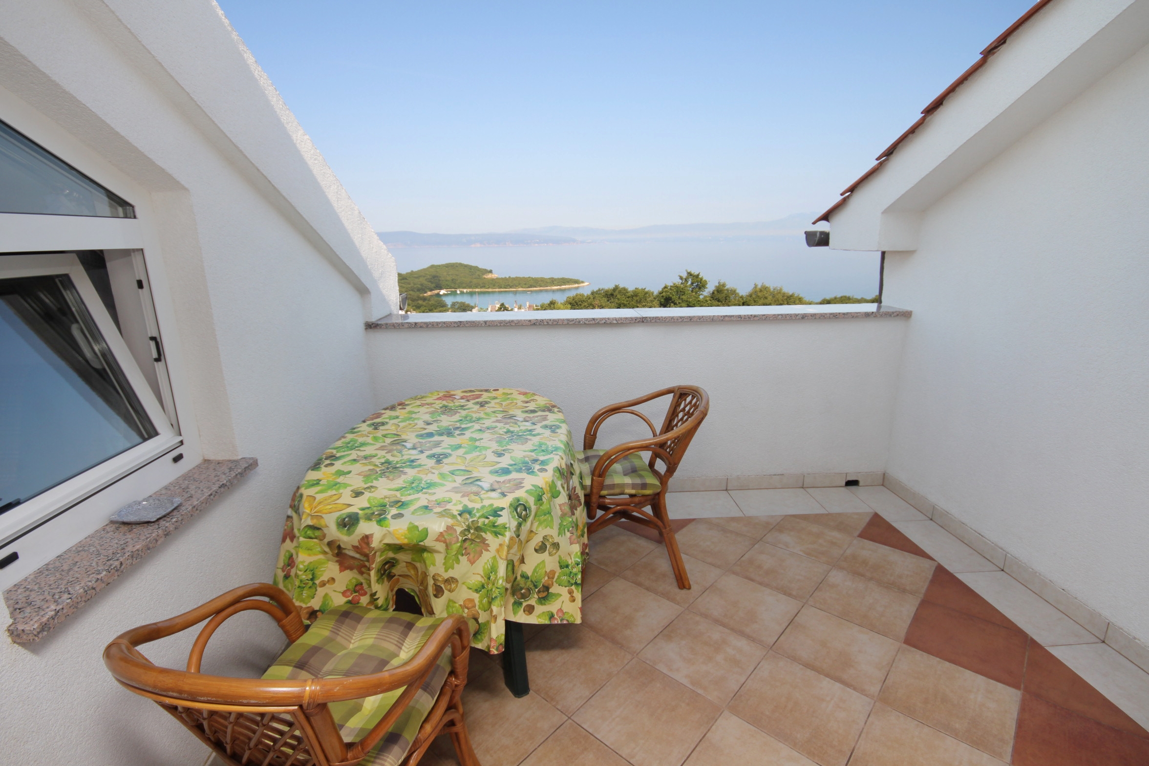 Studio flat with terrace and sea view Njivice, Krk (AS-5458-c)