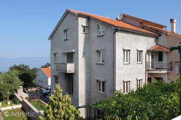 Njivice, Krk, Szálláshely 5458 - Apartmanok és szobák kavicsos stranddal.