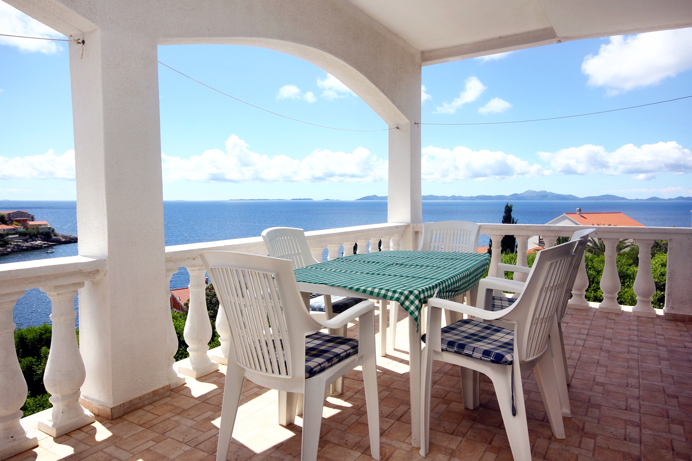 Three bedroom apartment with terrace and sea view Zavalatica, Korčula  A-a