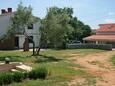 Parking lot Pinezići, Krk, Parking lot 5465 - Apartments with pebble beach.