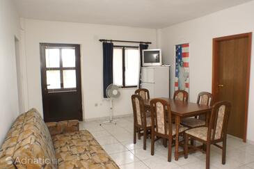 Zavalatica, Comedor in the apartment, air condition available y WiFi.