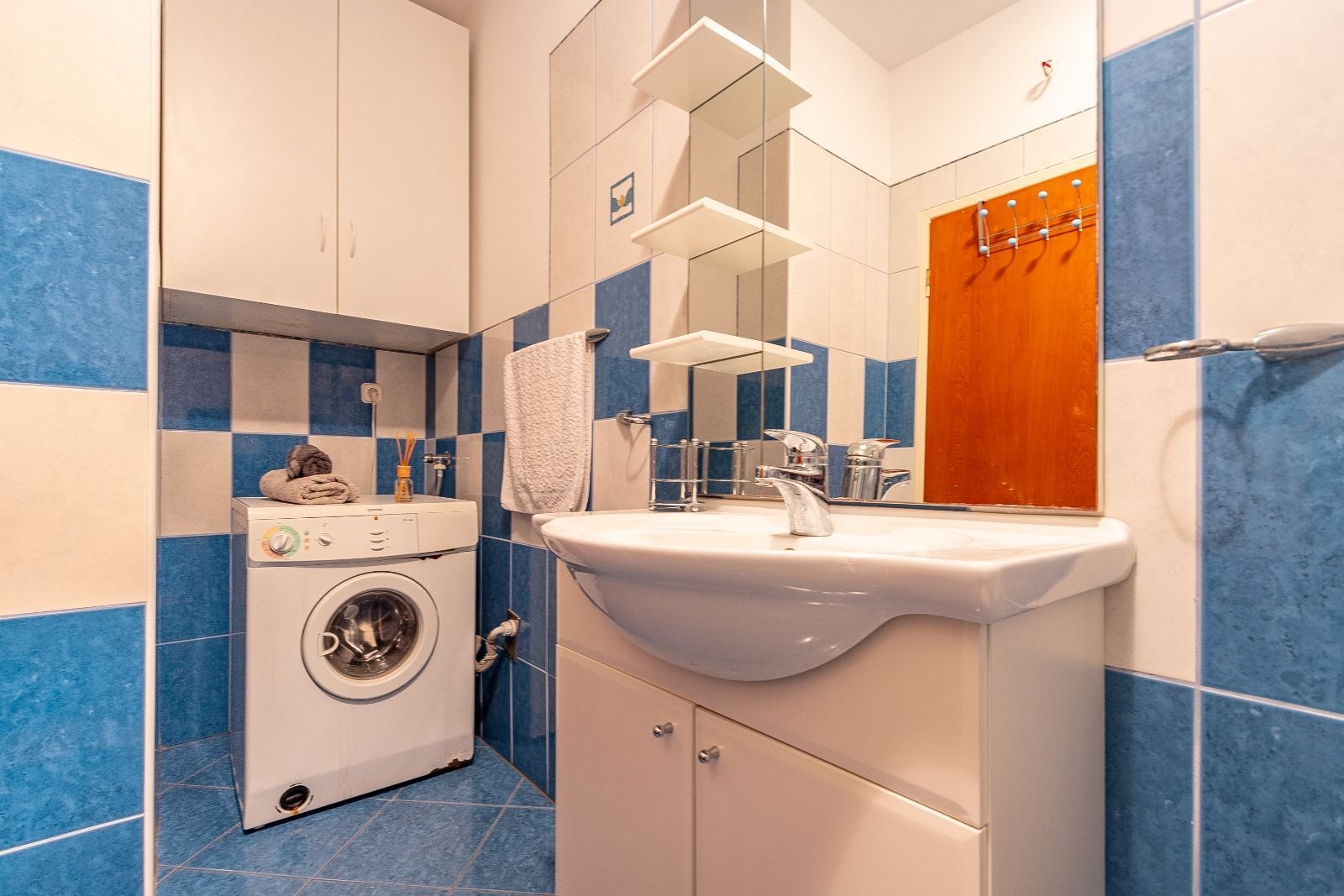 Three bedroom apartment with terrace and sea view Zavalatica, Korčula  A-c