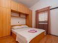 Ložnice 1 Zavalatica, Ložnice 1 v ubytování typu apartment, dopusteni kucni ljubimci i WIFI.
