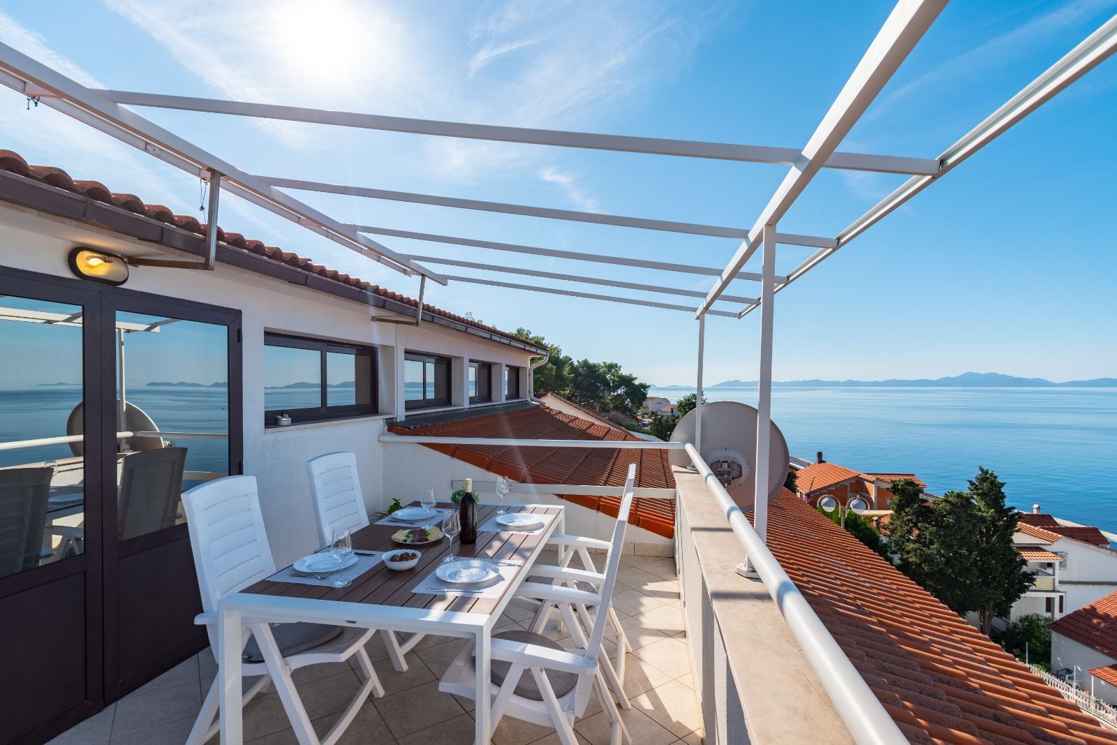 Three bedroom apartment with terrace and sea view Zavalatica, Korčula  A-c