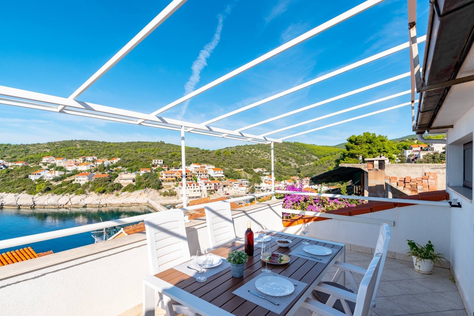 Three bedroom apartment with terrace and sea view Zavalatica, Korčula  A-c