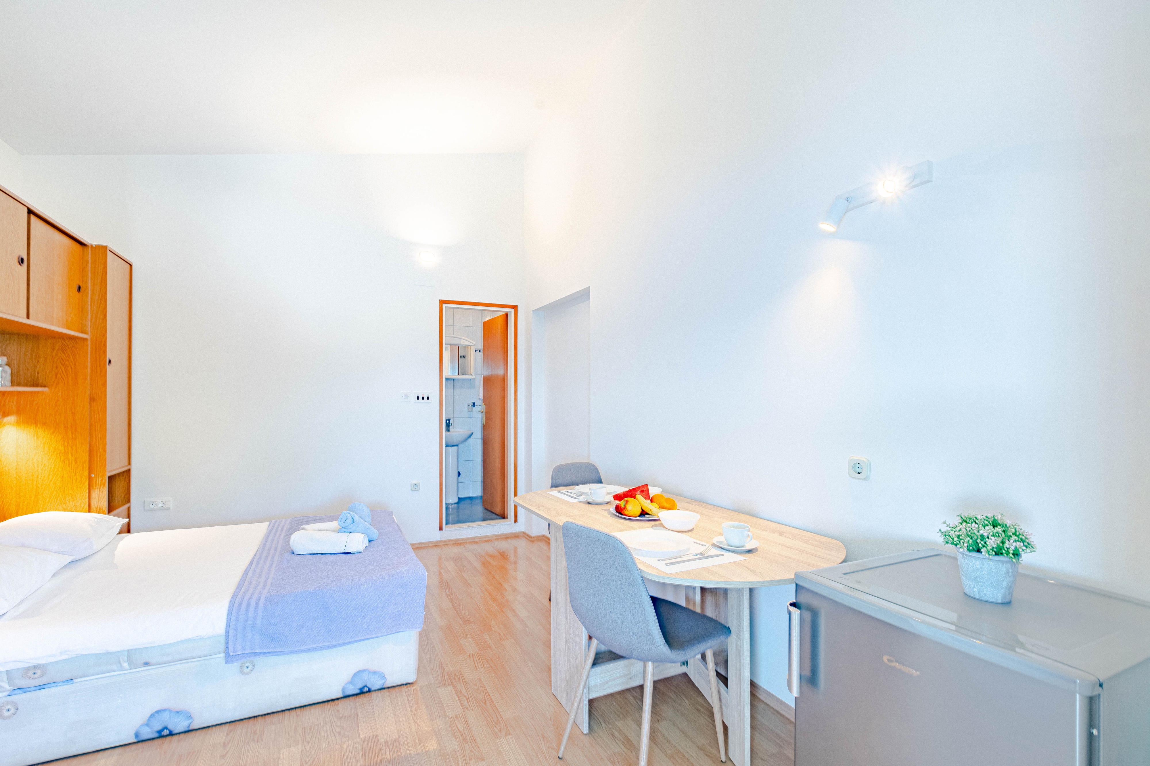 Studio flat with terrace and sea view Zavalatica, Korčula (AS-547-a)