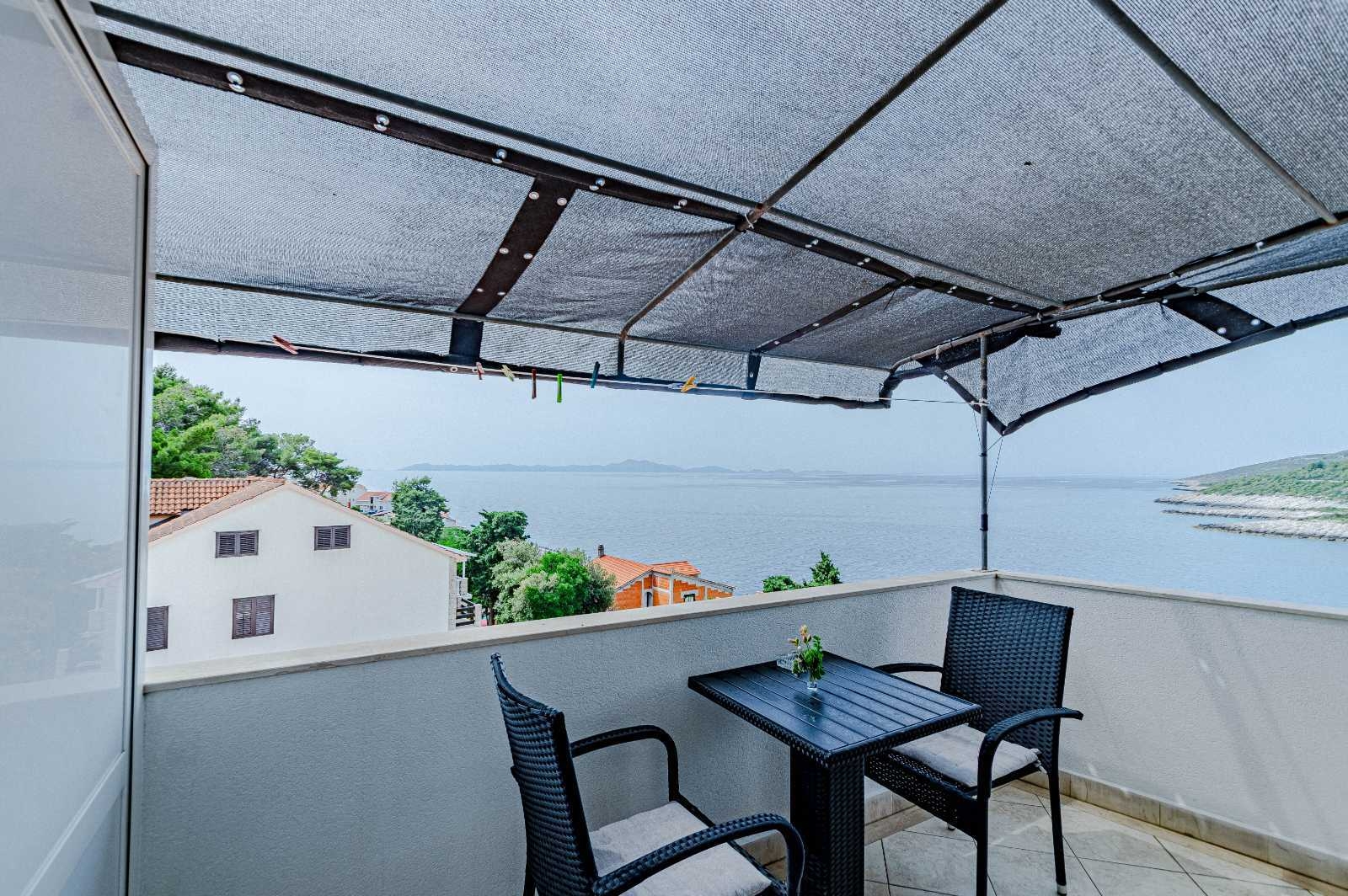 Studio flat with terrace and sea view Zavalatica, Korčula  AS-b