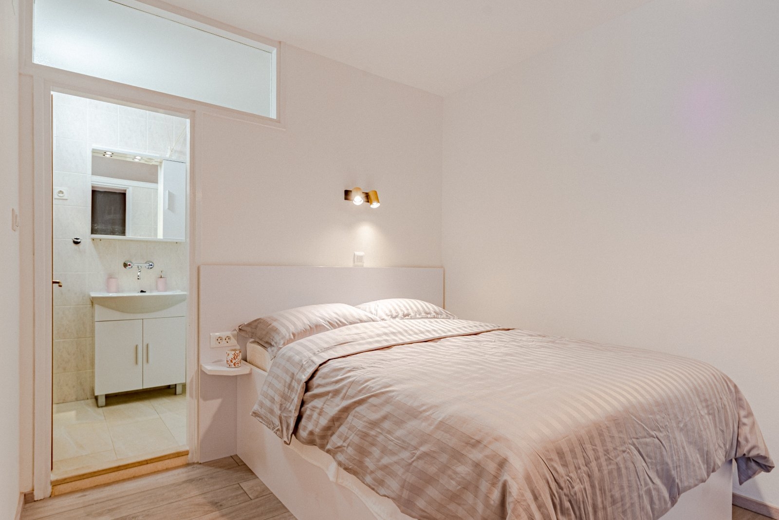 Studio flat with terrace and sea view Zavalatica, Korčula  AS-c