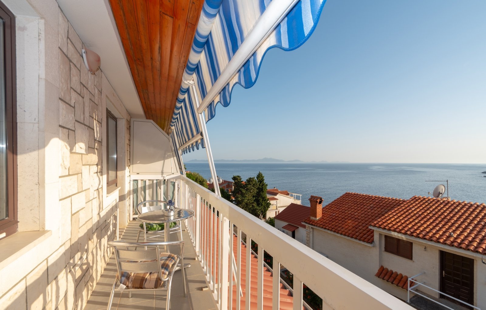 Studio flat with balcony and sea view Zavalatica, Korčula  AS-d