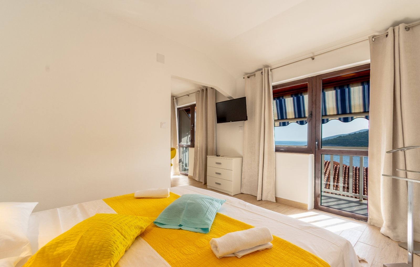 Studio flat with balcony and sea view Zavalatica, Korčula (AS-547-d)