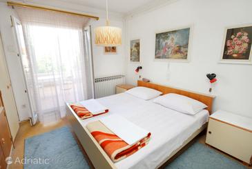 Bedroom Klenovica, Bedroom in the room, dopusteni kucni ljubimci.