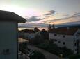 Terasa 1 - pogled Njivice, Terasa 1 - pogled u smještaju tipa apartment, kućni ljubimci dozvoljeni i WiFi.