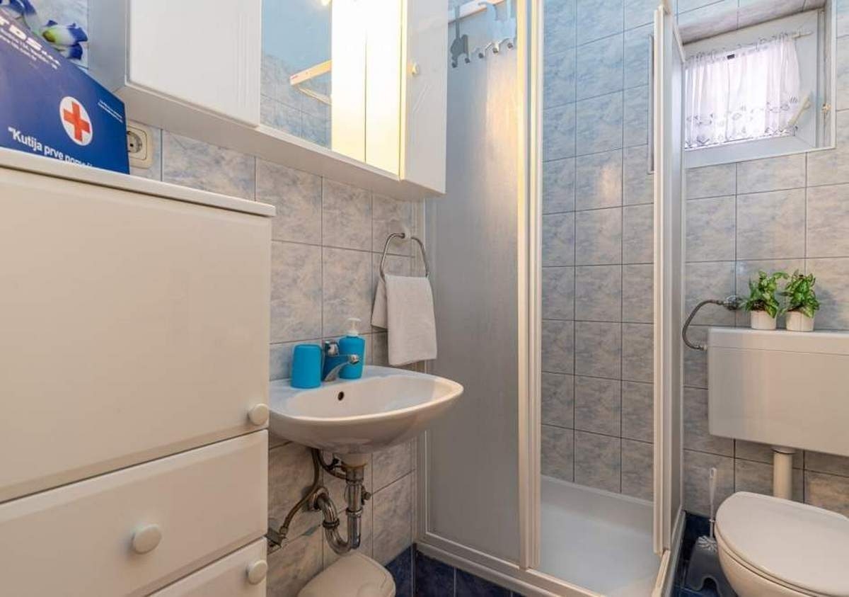 One bedroom apartment with terrace Selce, Crikvenica  A-b