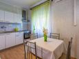 Sufragerie Crikvenica, Sufragerie în unitate de cazare tip apartment, aer condiționat disponibil, animale de companie sunt acceptate şi WiFi.