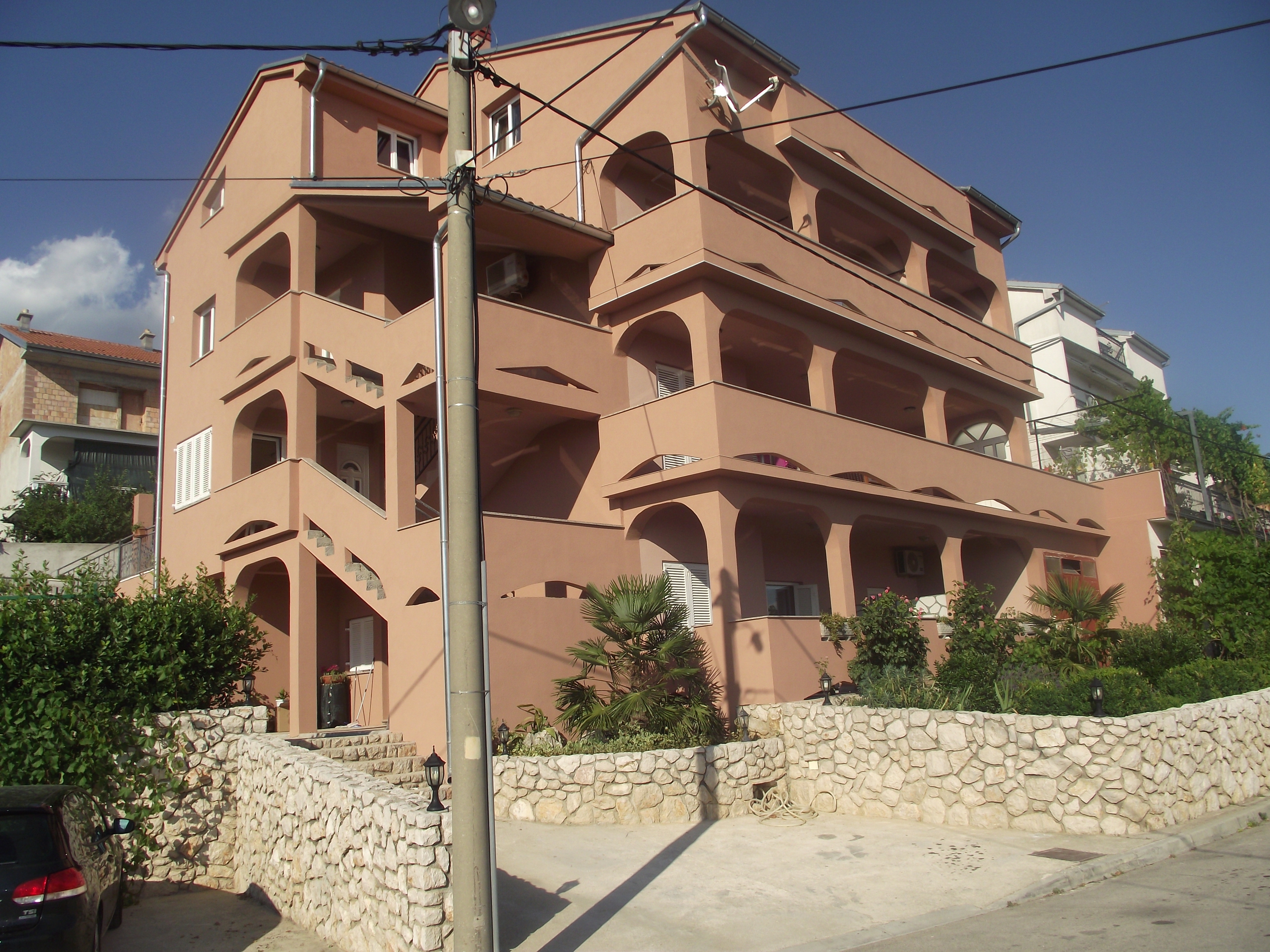 Jednosobni apartman s terasom i pogledom na more Novi Vinodolski  A-b