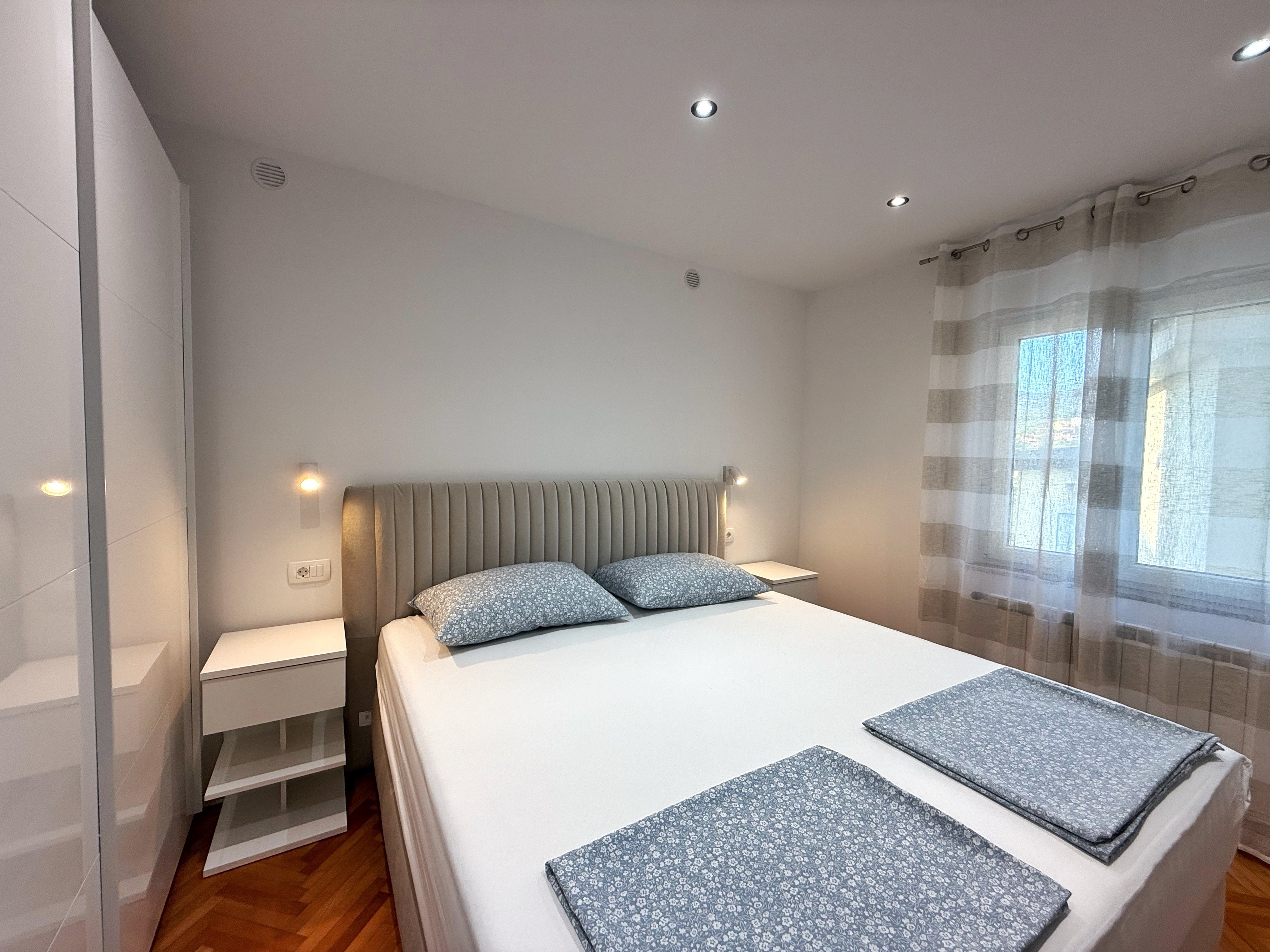 Two bedroom apartment with terrace Novi Vinodolski  A-a