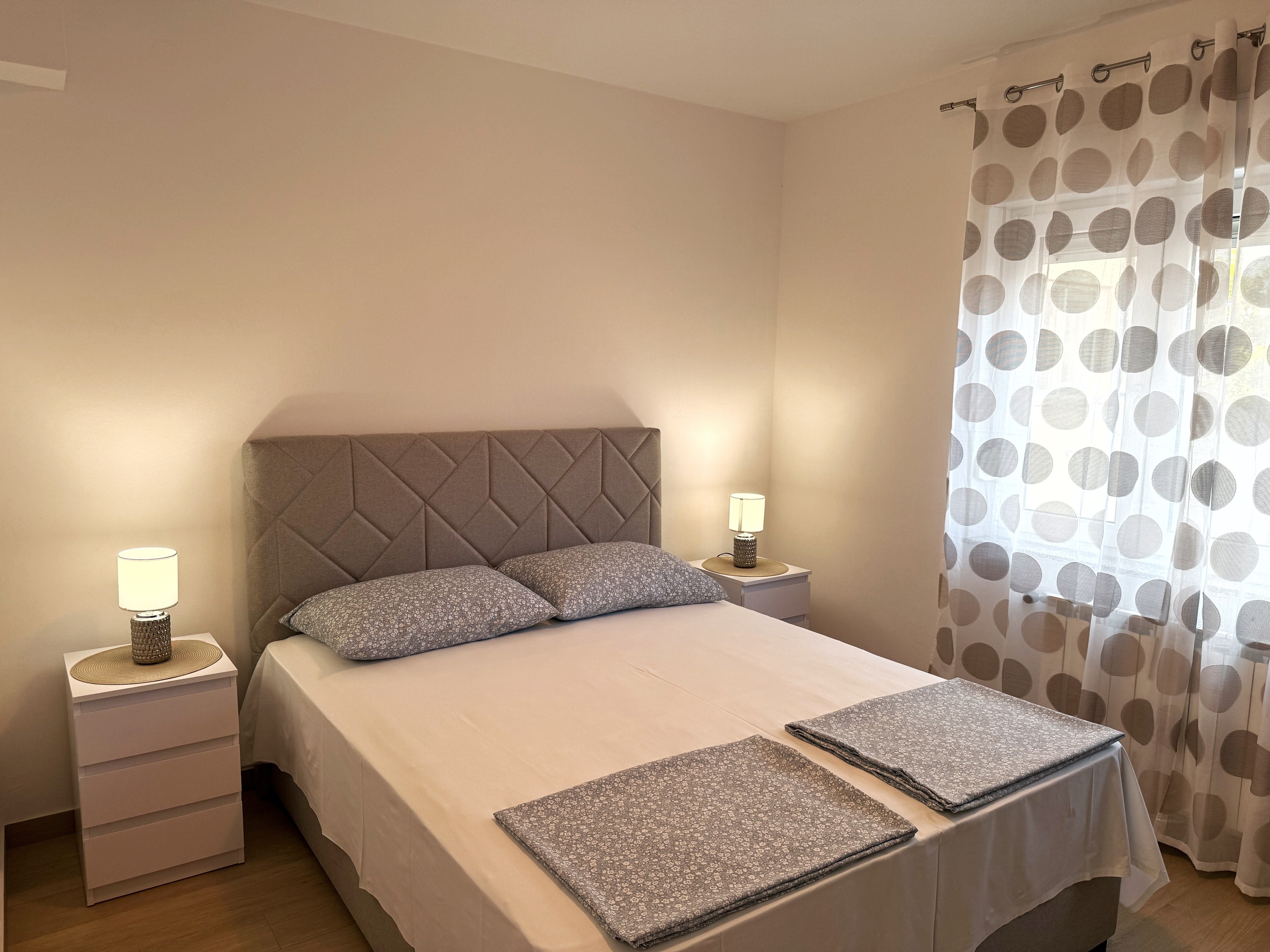 Two bedroom apartment with terrace Novi Vinodolski  A-a