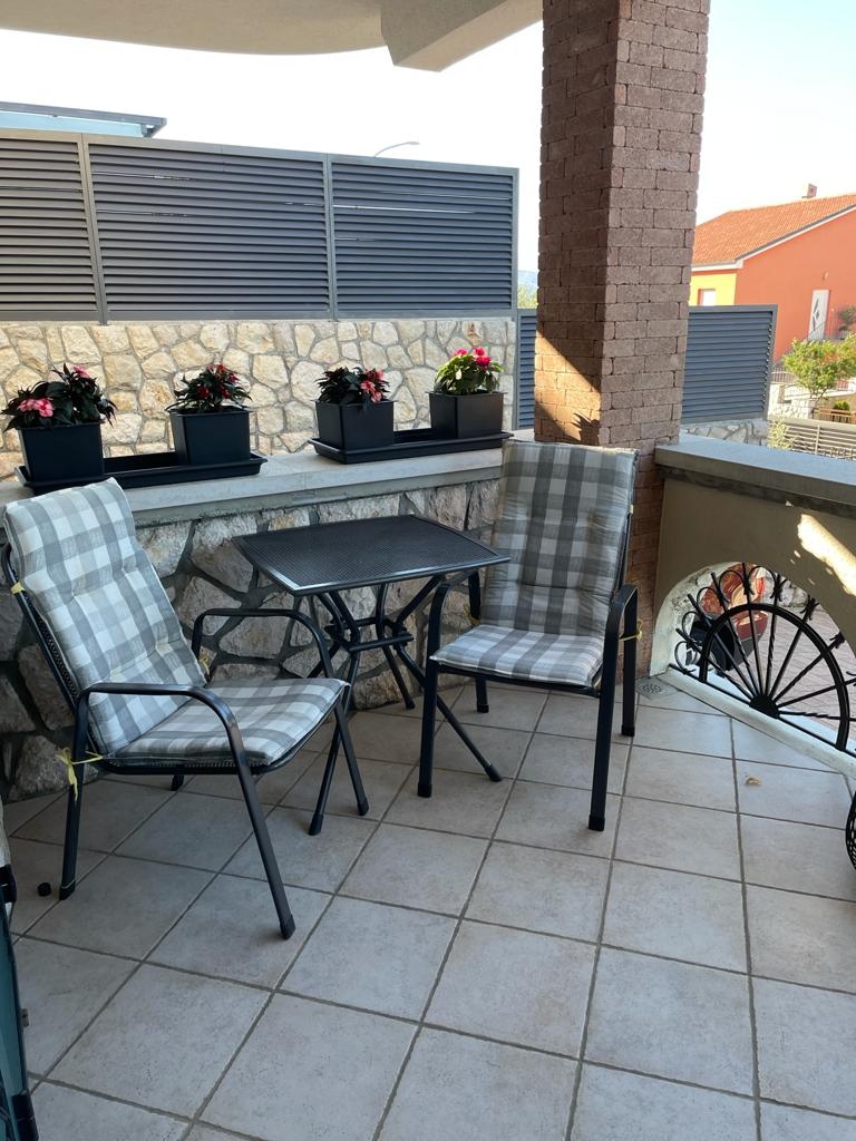 One bedroom apartment with terrace and sea view Novi Vinodolski  A-b