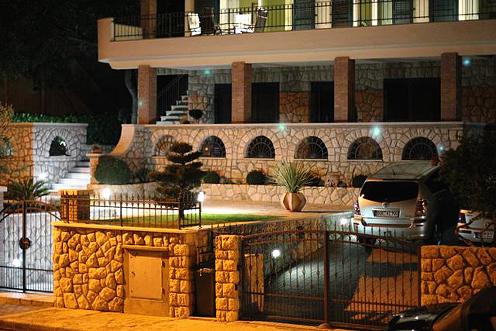 Jednosobni apartman s terasom i pogledom na more Novi Vinodolski  A-b