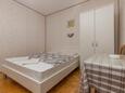 Sypialnia Crikvenica, Sypialnia w zakwaterowaniu typu room, zwierzęta domowe są dozwolone i WiFi.
