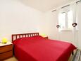 Bedroom Vrboska, Bedroom in the apartment, air condition available and WiFi.