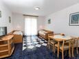 Jadranovo, Dining room in the studio-apartment, air condition available and WiFi.