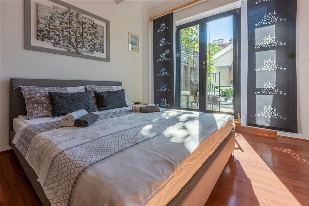 Comfortable and spacious house with terrace and sea view Novi Vinodolski  K