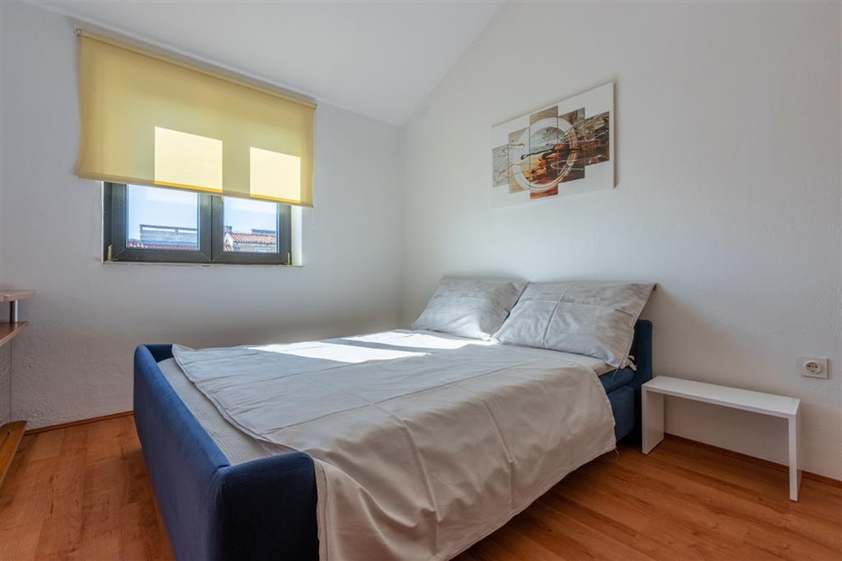 Comfortable and spacious house with terrace and sea view Novi Vinodolski  K