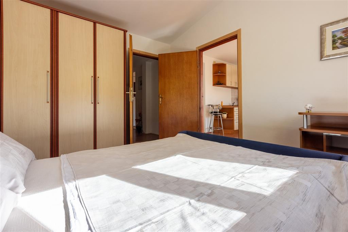 Comfortable and spacious house with terrace and sea view Novi Vinodolski  K