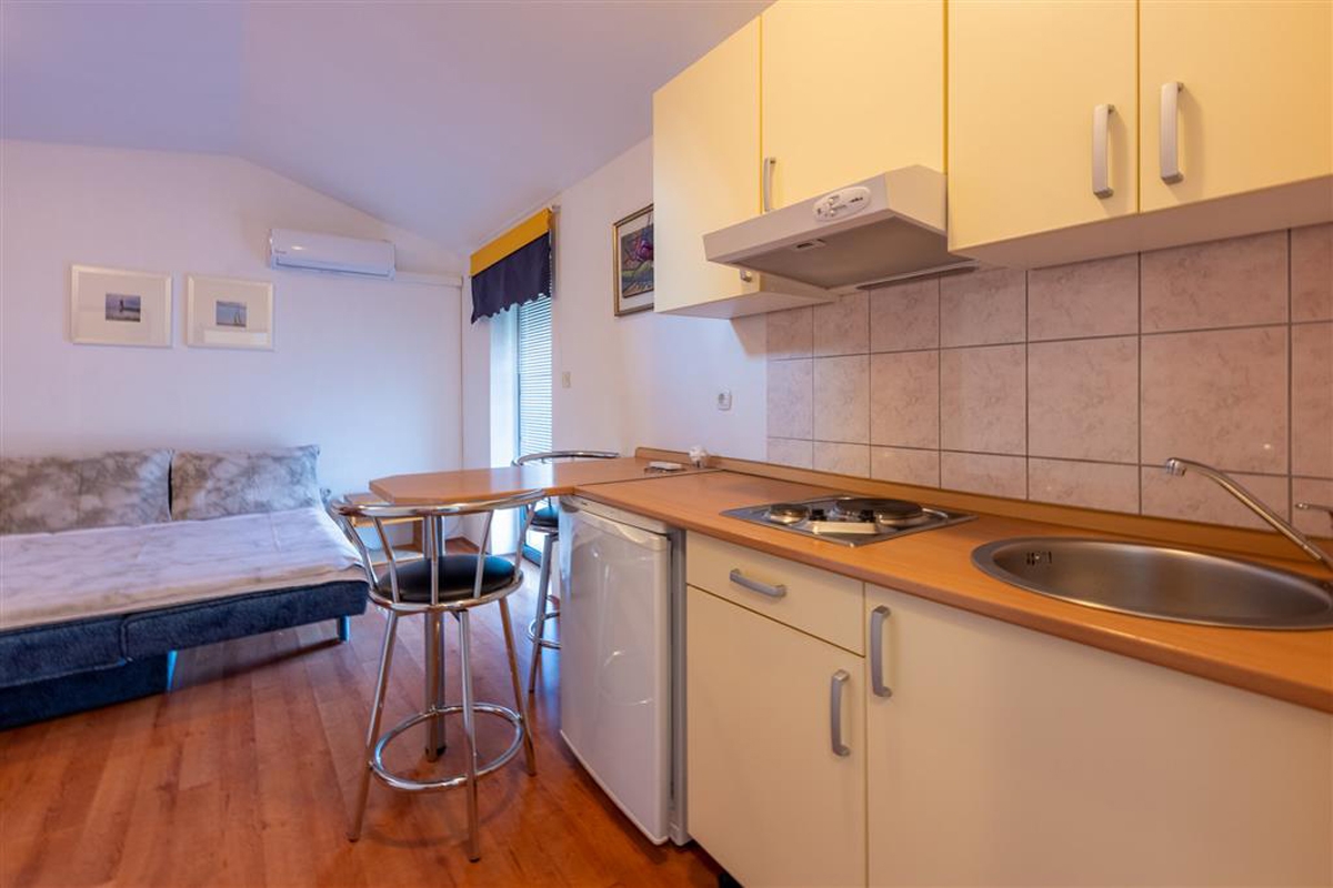Comfortable and spacious house with terrace and sea view Novi Vinodolski  K