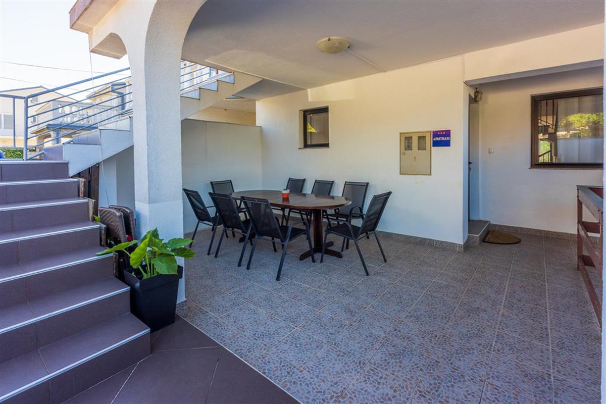 Comfortable and spacious house with terrace and sea view Novi Vinodolski  K