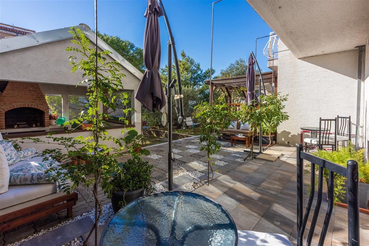 Comfortable and spacious house with terrace and sea view Novi Vinodolski  K