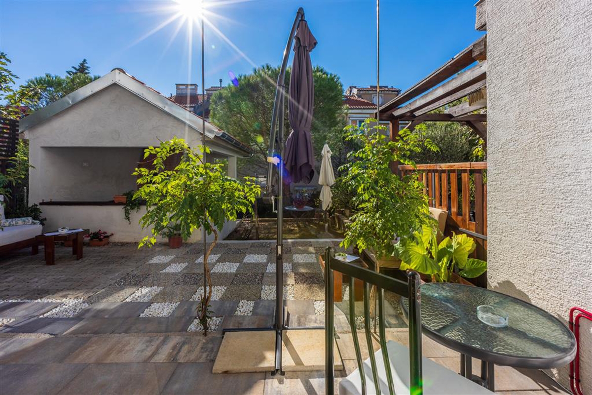 Comfortable and spacious house with terrace and sea view Novi Vinodolski  K