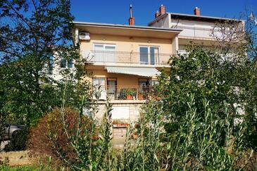 Novi Vinodolski, Novi Vinodolski, Hébergement 5525 - Appartement avec une plage de galets.