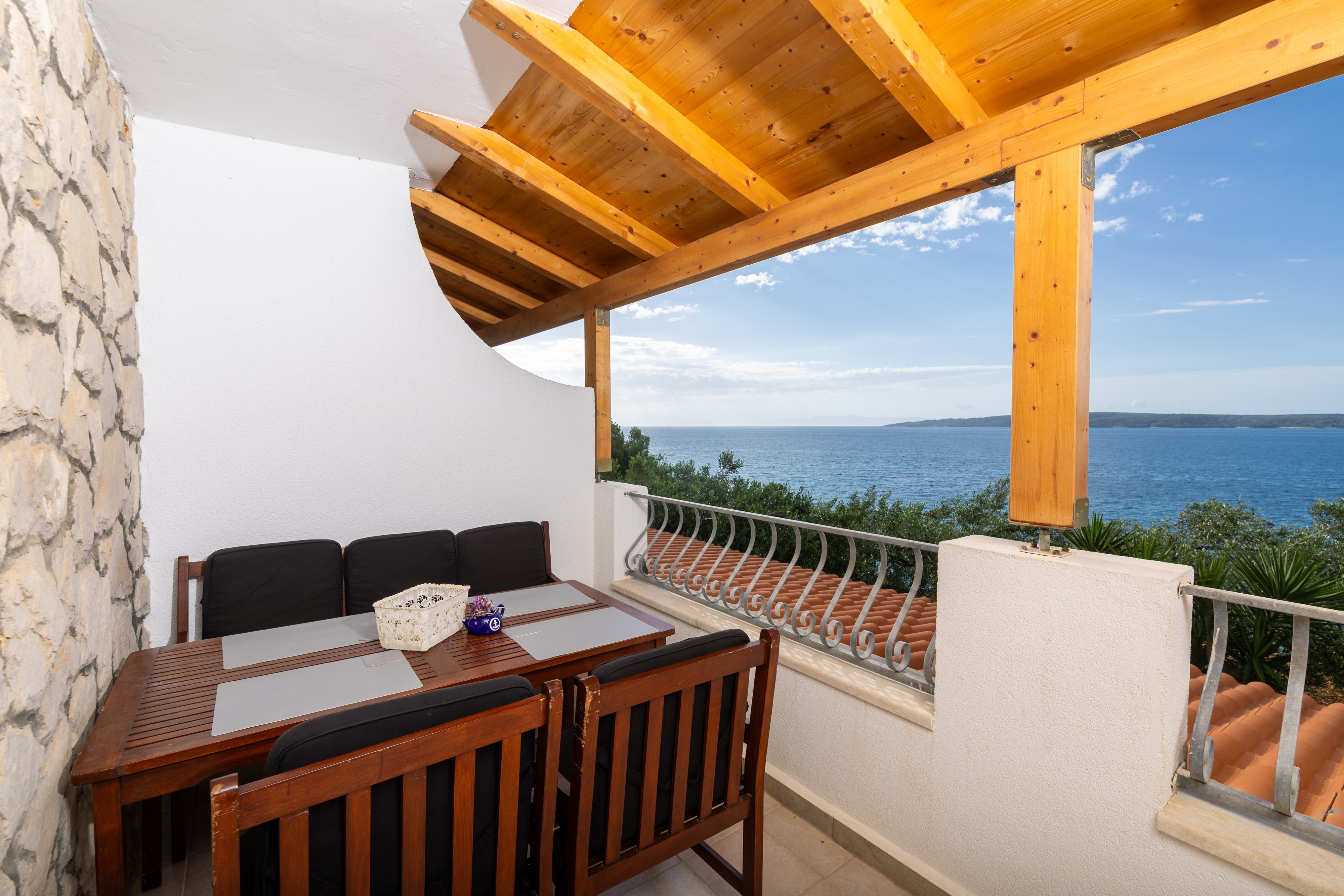 Two bedroom apartment near beach Zavala, Hvar  A-b