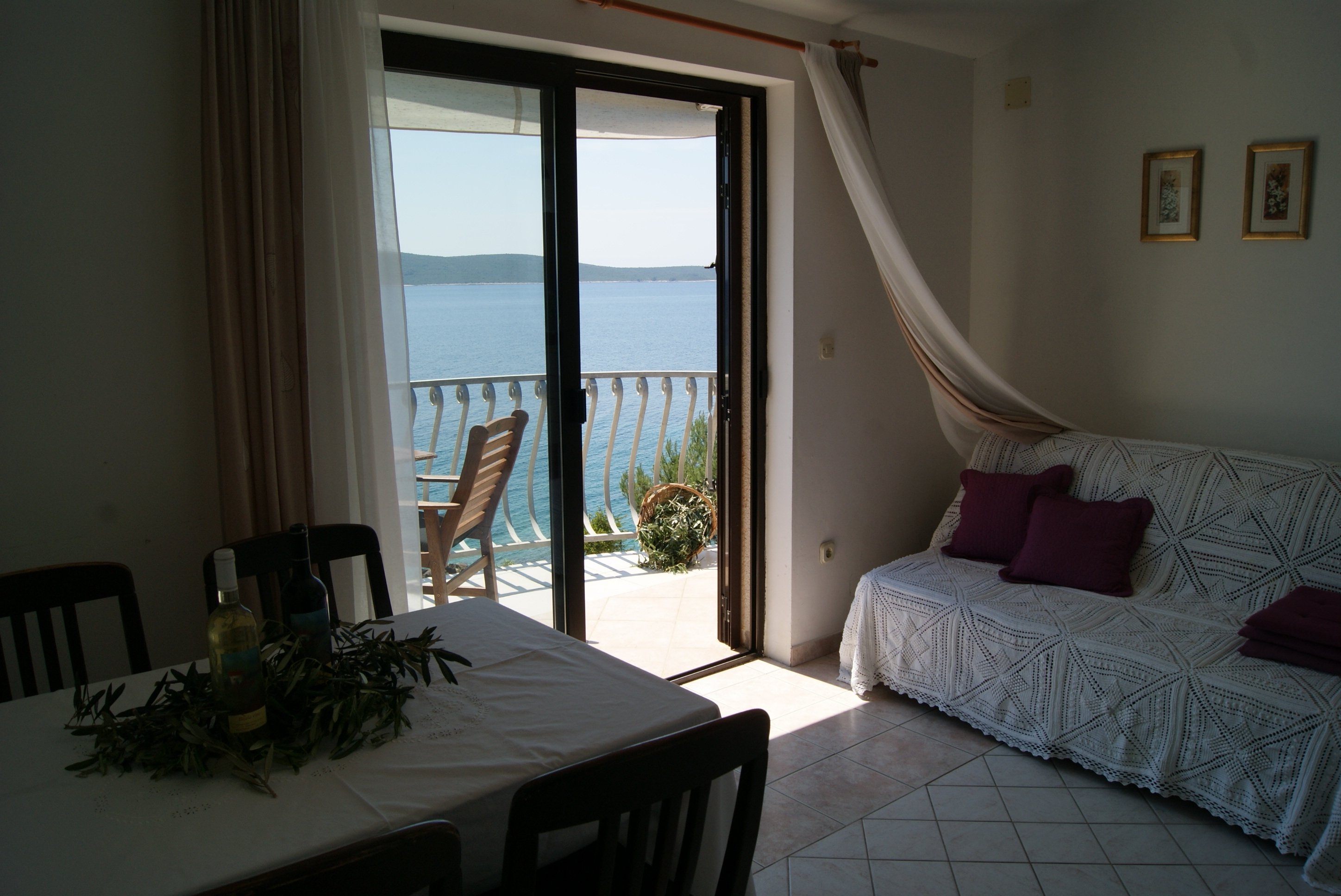 One bedroom apartment near beach Zavala (Hvar) (A-553-d)